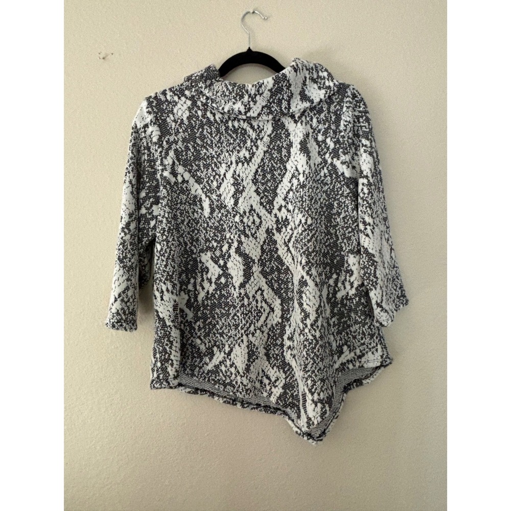 Ruby Rd Petite Black White Snakeskin Cowl Neck Sharkbite Hem Top PL 
A1096